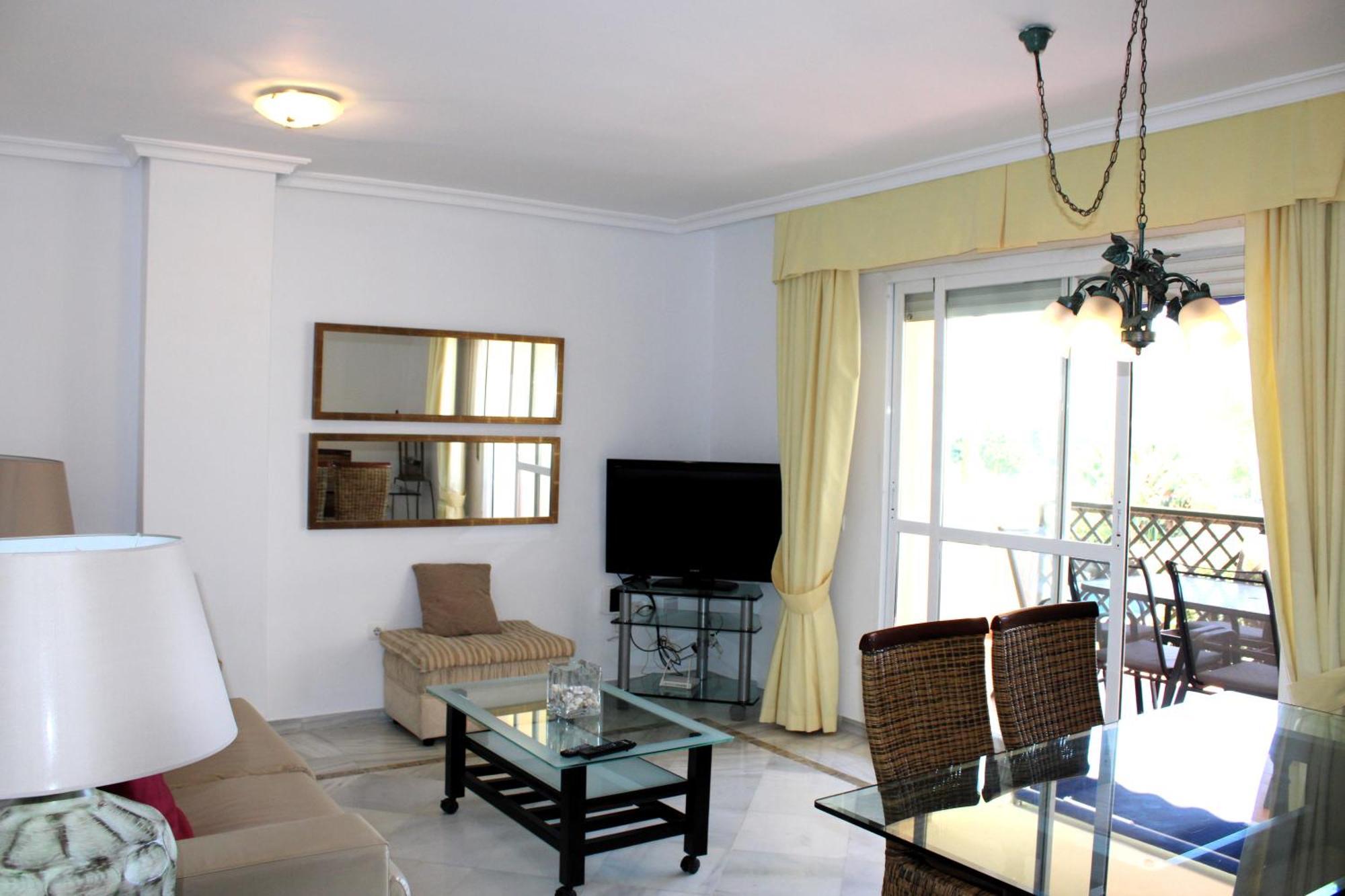Piso A 10 Minutos Andando De Puerto Banus. Apartment